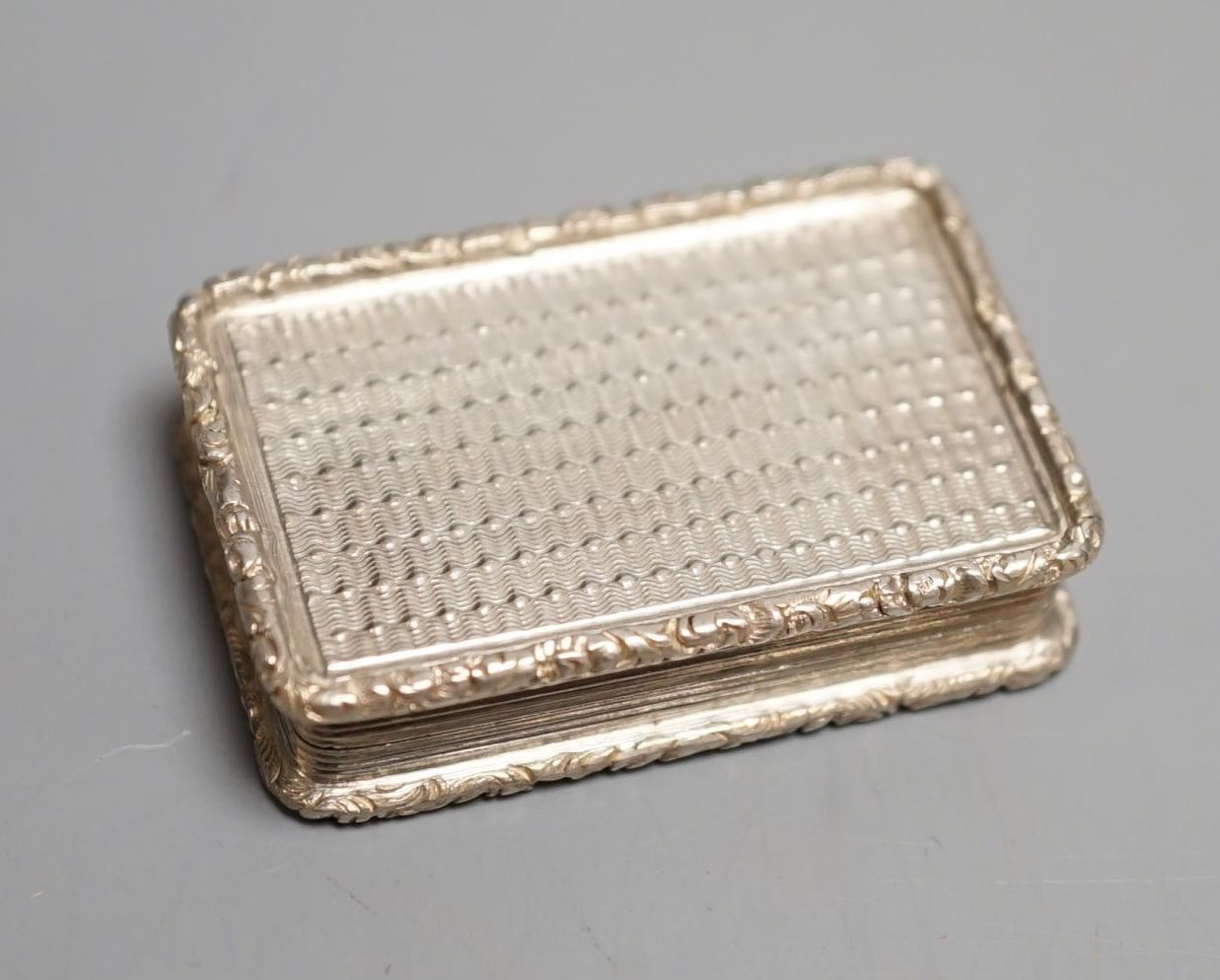 A George IV engine turned silver rectangular vinaigrette, William Simpson, Birmingham, 1827, 38mm.